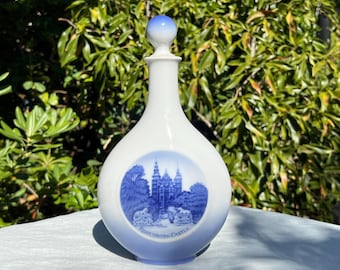 Royal Copenhagen decanter, 4378, Rosenborg Castle, blue and white, Liqueur, wine, oil