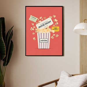 K&ouml;nnte beinhalten: Ein rotes Poster mit einem wei&szlig;en und lila gestreiften Popcorn-Eimer, der mit Popcorn gef&uuml;llt ist. Das Popcorn f&auml;llt aus dem Eimer und auf dem Poster sind Kinokarten und die Worte "Filmabend" zu sehen.