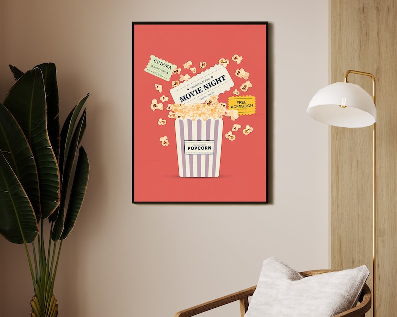 K&ouml;nnte beinhalten: Ein rotes Poster mit einem wei&szlig;en und lila gestreiften Popcorn-Eimer, der mit Popcorn gef&uuml;llt ist. Das Popcorn f&auml;llt aus dem Eimer und auf dem Poster sind Kinokarten und die Worte "Filmabend" zu sehen.