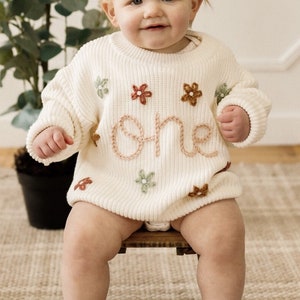 Customized Name/Word Hand Embroidered Sweater with Daisies for Baby/Toddler | Embroidered Name Sweater | Custom Saying Sweater | Big Bro/Sis