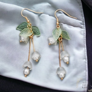 White Flower Pearl Dangle Drop Flower Earrings,White Flower Earrings,White Crystal Earrings,Pearl Earrings,Womens Jewellery,Gift For Her