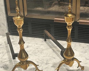 Par de morillos de chimenea de latón estilo federal vintage, 45,7 cm de alto, 45,7 cm de largo, 20,3 cm de ancho en las patas delanteras.