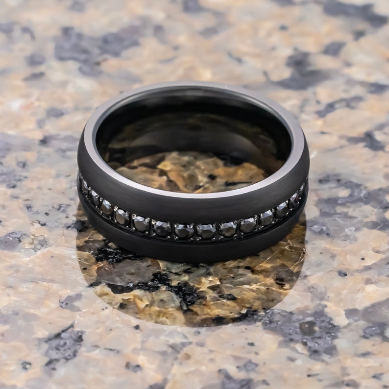 Alianza de boda de tungsteno negro, anillo de aniversario de zafiros negros, alianza de boda para hombre, anillo de compromiso, anillos de boda únicos, anillo de cúpula de 8 mm imagen 2