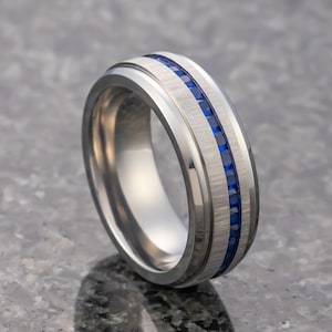 Herren Titan Ehering mit blauem Saphir Titan Ring abgestuften Kanten, 8mm Ring