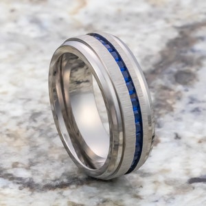 Herren Titan Ehering mit blauem Saphir Titanring abgesteppte Kanten, Herrenring, Verlobungsring, einzigartige Trauringe, 8mm