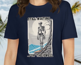 Unisex T-Shirt Still Warten, Surf Tee, Surfwear, Halloween Shirt, Beachwear, Skelett, Surfen, Surfer Geschenk