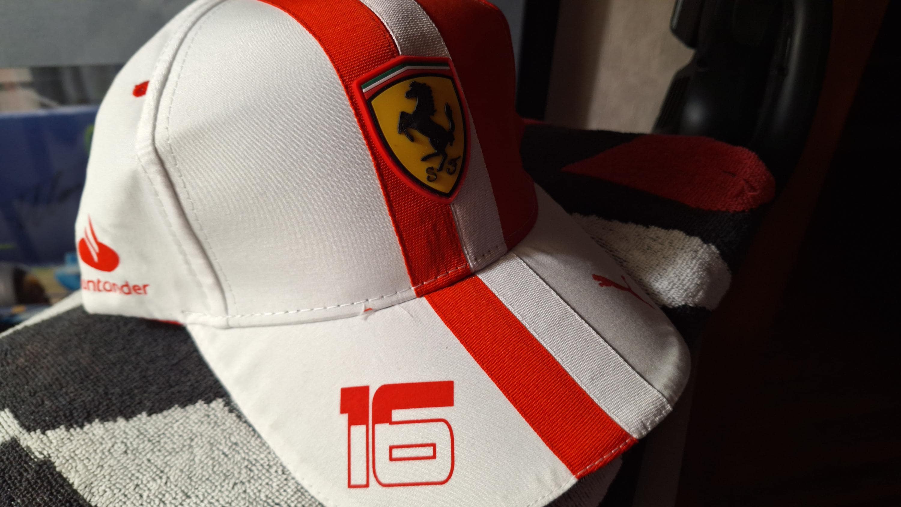 PUMA スクーデリア フェラーリ SF チーム シャルル・ルクレール 2024 モナコGP キャップ Scuderia Ferrari プーマ【送料無料】 Amazon | PUMA スクーデリア フェラーリ SF チーム C.ルクレール