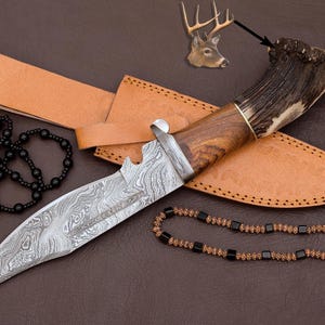 Handmade Viking Hunting Knife: Damascus Steel Blade, Stag Horn Handle