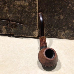 A  beautiful Holland Amphora Pipe