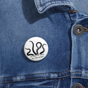 Sea of Thieves Ocean Crawler - Fun Design, Gifts for Friends, Electric Meg, Humor Pin, Bag Pins, Quirky Badge