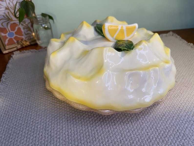 Vintage Lemon Meringue Pie Keeper -1980’s - Retro - Kitsch Decor - Grandmacore