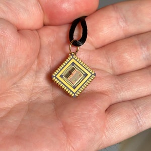 LifeUntainted Pendant Necklace (17mm) with IC chip (Recycled from IC packaging and IC wafers)