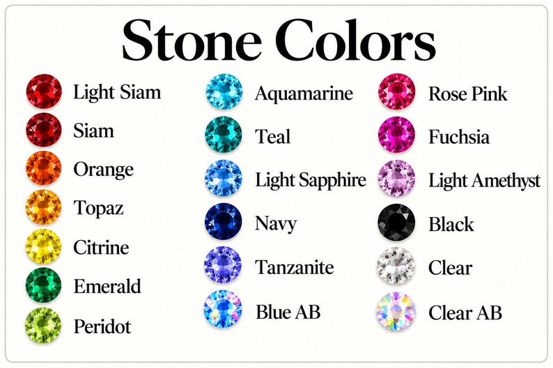 Op de afbeelding: Een kleurenkaart met de titel Stone Colors met drie verticale kolommen van ronde edelstenen. De lijst bevat Light Siam, Siam, Orange, Topaz, Citrine, Emerald, Peridot, Aquamarine, Teal, Light Sapphire, Navy, Tanzanite, Blue AB, Rose Pink, Fuchsia, Light Amethyst, Black, Clear en Clear AB.