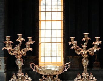 Juego de candelabros y cuencos centrales de bronce dorado estilo antiguo, diseño rococó francés (juego de 3 piezas)