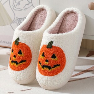 Vackutliv Womens Slippers Halloween Pumpkin Cute Funny Indoor Fluffy  Bedroom Ladies House Slipper Gifts Pink Black