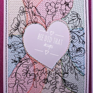 Jardín Floral CORAZÓN - Un bordado a máquina digitalizado específicamente para cartulina Un diseño de bordado a máquina en 3 tamaños y 7 formatos.