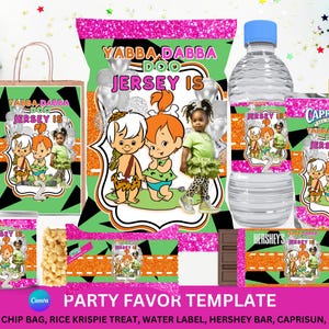 Pode incluir: Um conjunto de modelos de lembrancinhas de festa imprimíveis com os personagens dos Flintstones, incluindo uma sacola de presente, uma sacola de batatas fritas, um embrulho de guloseimas de arroz Krispies, um rótulo de garrafa de água, um embrulho de barra de Hershey, um embrulho de Capri Sun e um rótulo de lata de Pringles. Os modelos são decorados com um esquema de cores verde, laranja e rosa e apresentam o texto "Yabba Dabba Doo Jersey Is".