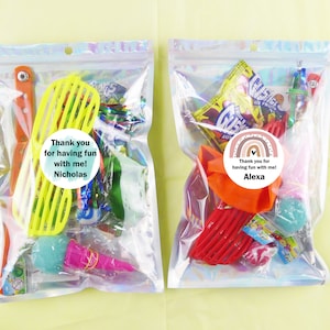 Sacs cadeaux préremplis en vrac, sac cadeau anniversaire garçon fille filles cadeau de fête classe enfant, étiquette personnalisée pour toutes les occasions cadeaux