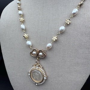 Gold Butterfly Pearl Pendant Necklace, Nature Inspired Jewelry, Elegant Gift for Her, Dainty Charm Necklace