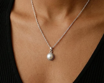 Collar con colgante de perla en plata de ley - Joyería minimalista