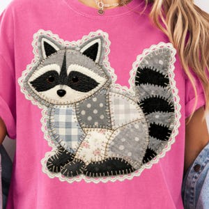 Patchwork Waschbär PNG, Gesteppte Waschbär Clipart, Stoff Waldtier Grafik, Cottagecore Handwerk PNG