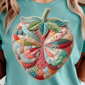 Patchwork fraise PNG, tissu matelassé fraise design, cottagecore fruit graphique, sublimation artisanat PNG