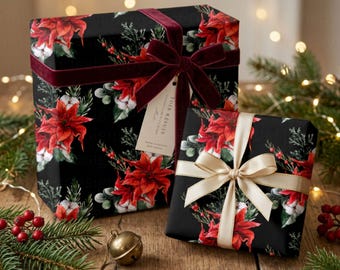 Kerstcadeaupapier met poinsettia-motief, rood bloemenpatroon op rol, botanisch kerstpapier met aquarelprint, elegant wit kerstcadeaupapier