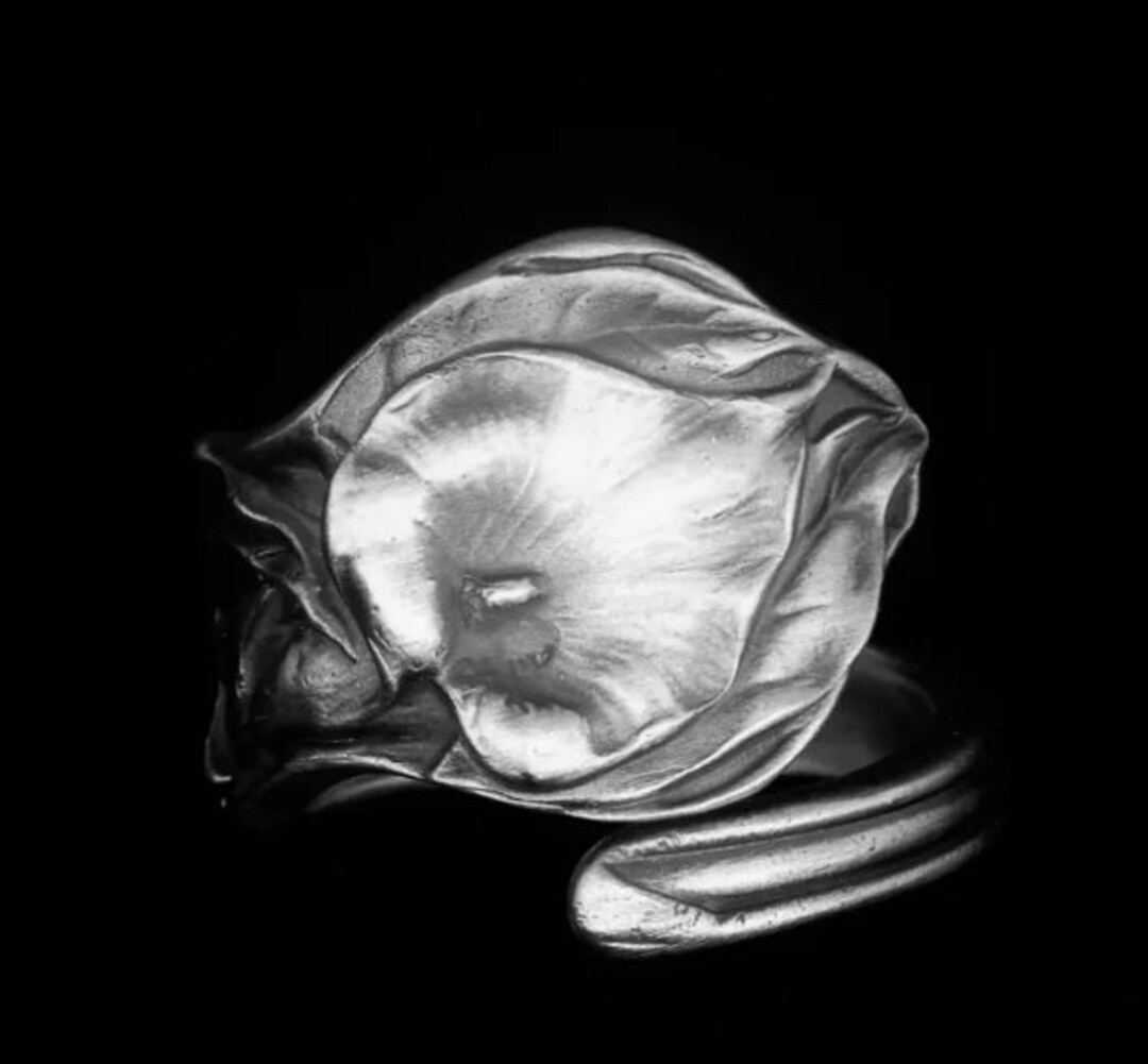 SILVER LILY RING Silver Flower Ring Adjustable Ring Size Fits All
