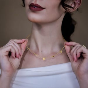 Collar de letras de piedras preciosas personalizado- Collar de piedra de nacimiento inicial- Joyería de collar de nombre para regalos de cumpleaños, regalo de Navidad- Regalo para ella- NE04