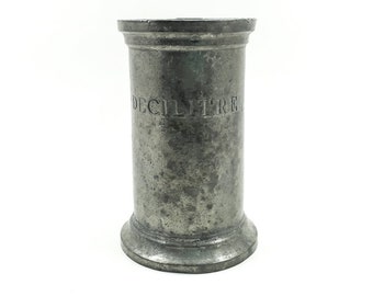 Medida antigua de decilitros en peltre, principios del siglo XIX, Francia. Jarra antigua francesa de peltre.