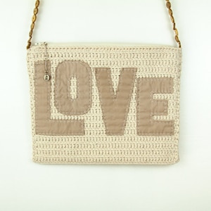sac à bandoulière vintage des années 1980 France en cuir appliqué amour coton crochet artisanal sac ivoire petit sac à bandoulière porté épaule