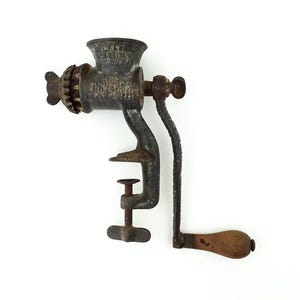 Antique Cast Iron Hand Crank Food Chopper Universal 1899 USA Wood Handle Rusty Food Chopper Collectibles Kitchen Utensils Antique Home Decor