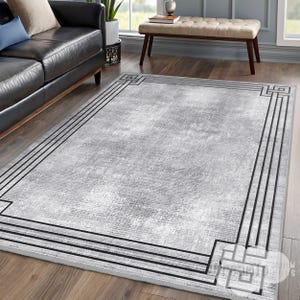 Carpette gris argenté bordure Greek Key-moquette géométrique minimaliste-mat clair- tapis de passage monochrome