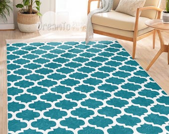 Alfombra marroquí con entramado de trébol de cuatro hojas en color verde azulado, alfombra con acento oriental geométrico en turquesa, alfombra de pasillo con enrejado mediterráneo en blanco, alfombra moderna azul celeste
