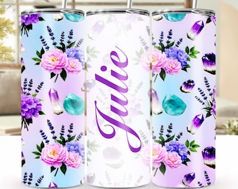Adesivo personalizado com nome e estampa floral em cristal – Sem emendas para copo térmico de 590 ml (20 oz) em PNG, estampa de flores rosa e roxas.
