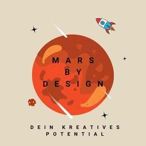 Könnte beinhalten: Ein roter und orangefarbener Planet mit dem Text "MARS BY DESIGN" und den Worten "DEIN KREATIVES POTENTIAL" darunter. Im Hintergrund sind weiße Sternschnuppen und eine blaue und rote Rakete zu sehen.