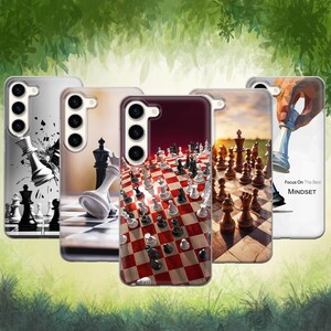 Peut inclure: Plusieurs coques de téléphone avec des motifs sur le thème des échecs. Les coques présentent des pièces d'échecs sur un échiquier, une pièce d'échecs qui se brise et une pièce d'échecs tenue. Une coque affiche le texte "Focus On The Best MINDSET".
