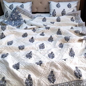 White & Blue Bedding Comforter Quilt, King Size Quilted Throw Blanket, Blue Green Floral Kantha Quilt Blanket, Farmhouse Quilts for Sale