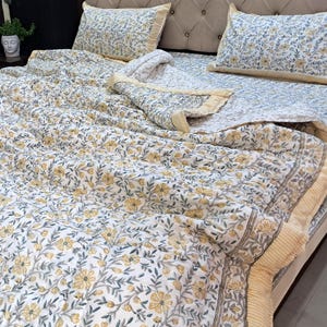 Ensemble housse de couette floral jaune imprimé bloc main : jeté de lit matelassé jaune en pur coton