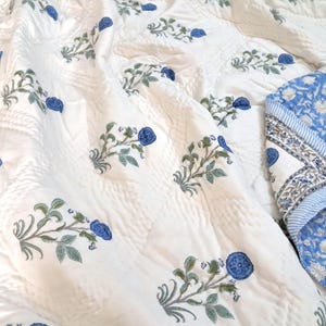 Blue Floral Reversible Cotton Quilt Hand Quilted Blanket, Light Blue Hand Block Printed Quilt Bedspread, Boho Bedding Coverlet