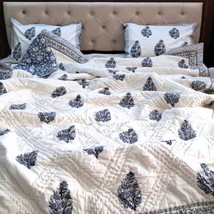 King-Size-Bettwäsche-Set - Blauer Jaipuri-Quilt, Bettlaken und Kissenbezugs-Set | Blau Rot Farbe Handblock Gedruckt Luxus Übergroßer Gesteppter Überwurf