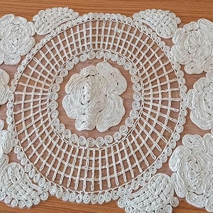 Lace Crochet Table Runner: Ivory Decorative Mat (16&quot;x 32&quot;)