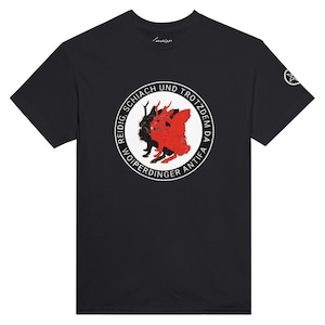 May include: Black t-shirt with a circular graphic. The graphic features the text "REIDIG SCHIACH UND TROTZDEM DA WOIPERDINGER ANTIFA" and a black and red illustration of a mythical creature. A white logo is on the right sleeve.