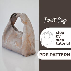 Könnte beinhalten: Eine beige Twist-Tasche mit marmorierter Textur. Die Tasche hat einen einzelnen Henkel und eine einzigartige Form. Das Bild enthält auch den Text "Twist Bag", "step by step tutorial" und "PDF PATTERN".