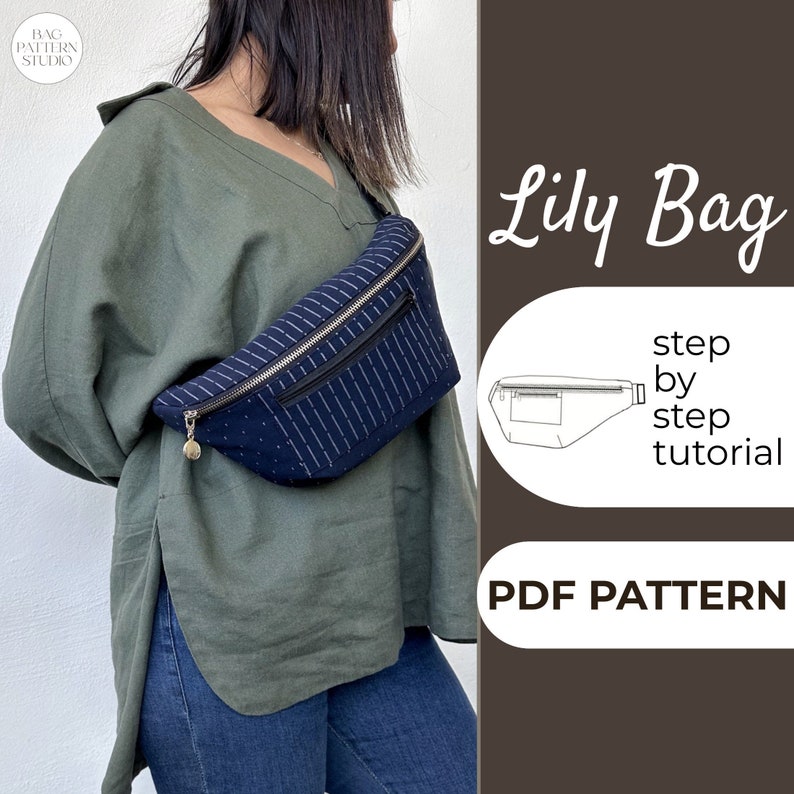 K&ouml;nnte beinhalten: Eine blaue und wei&szlig;e gestreifte Bauchtasche mit einem silbernen Rei&szlig;verschluss. Die Tasche wird von einer Person getragen, die ein gr&uuml;nes Hemd und eine blaue Jeans tr&auml;gt. Der Text "Lily Bag" und "step by step tutorial" ist in Schwarz auf braunem Hintergrund geschrieben. Der Text "PDF PATTERN" ist in Wei&szlig; auf schwarzem Hintergrund geschrieben.