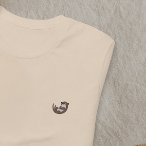 T-shirt brodé loutre, amoureux de la nature, des lacs et des marais, tshirt petit animal mignon, cadeau pour les amoureux des loutres