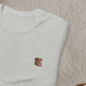 T-shirt brodé écureuil, t-shirt amoureux de la nature, t-shirt petit animal mignon, cadeau pour les amoureux des écureuils