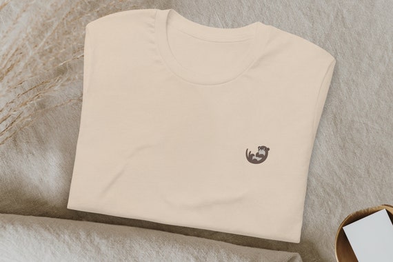 T-shirt brodé loutre, amoureux de la nature, des lacs et des marais, tshirt petit animal mignon, cadeau pour les amoureux des loutres