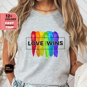 愛が勝つ T シャツ、レインボー シャツ、ゲイ プライド T シャツ、平等 LGBTQ プライド月間、レディース レインボー トップ、優しさとサポート シャツ、ゲイ プライド フラッグ
