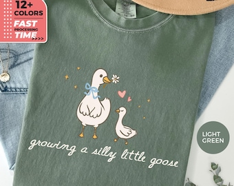 Maglietta Comfort Colors "Growing a Silly Little Goose" - Maglietta divertente per la gravidanza, per future mamme, regalo per baby shower